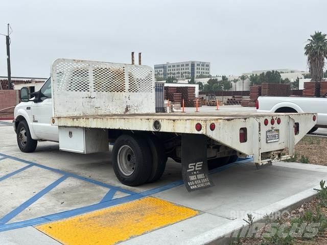 Ford F-350 Pritschenwagen/Pritschenwagen mit Seitenklappe