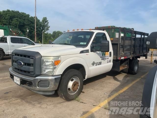 Ford F-350 Pritschenwagen/Pritschenwagen mit Seitenklappe