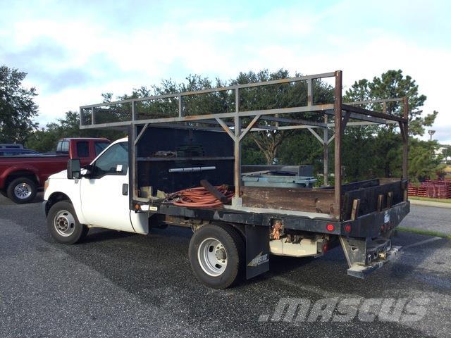 Ford F-350 Pritschenwagen/Pritschenwagen mit Seitenklappe