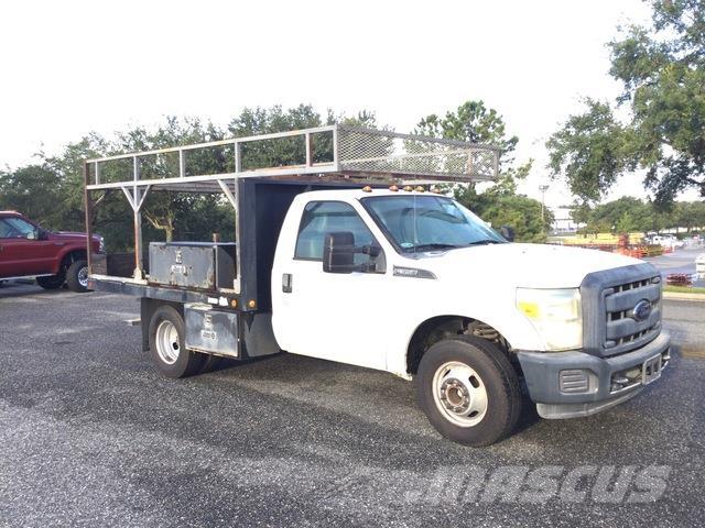 Ford F-350 Pritschenwagen/Pritschenwagen mit Seitenklappe
