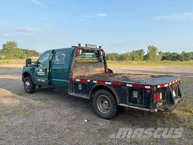 Ford F-350 Pritschenwagen/Pritschenwagen mit Seitenklappe