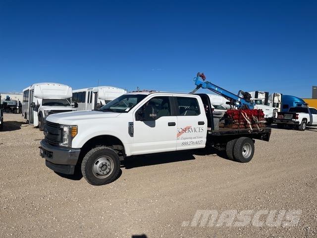 Ford F-350 Fahrzeug mit mobiler Bohranlage