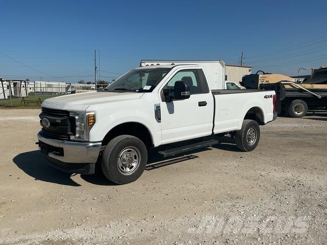 Ford F-350 Pickup/Pritschenwagen