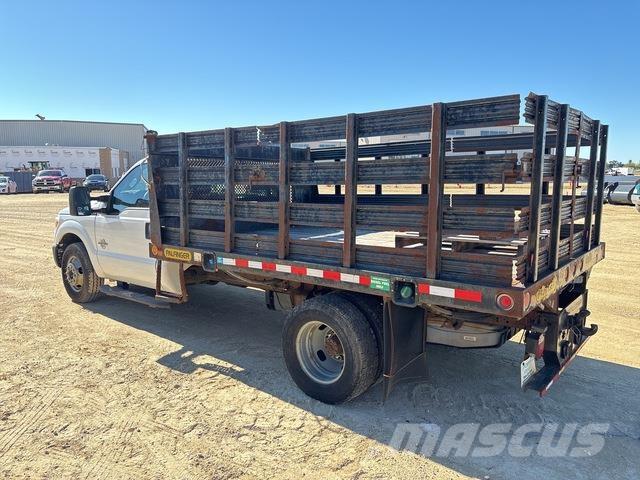 Ford F-350 Pritschenwagen/Pritschenwagen mit Seitenklappe