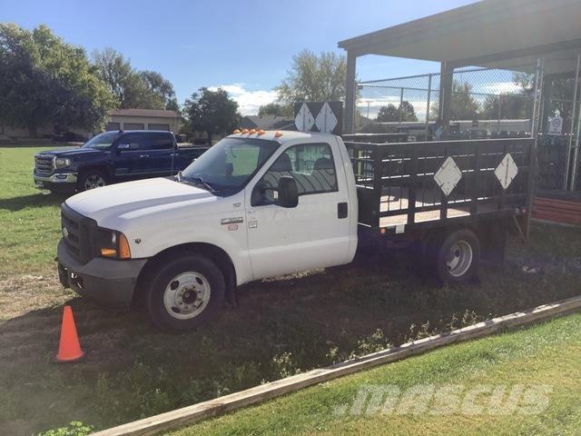 Ford F-350 Pritschenwagen/Pritschenwagen mit Seitenklappe