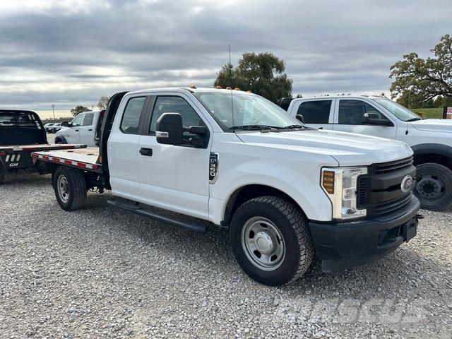 Ford F-350 Pritschenwagen/Pritschenwagen mit Seitenklappe