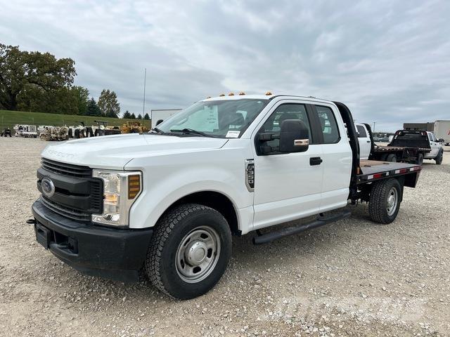 Ford F-350 Pritschenwagen/Pritschenwagen mit Seitenklappe