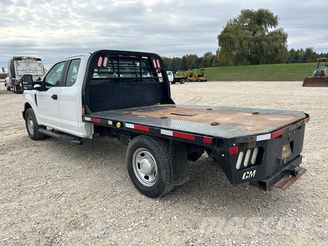 Ford F-350 Pritschenwagen/Pritschenwagen mit Seitenklappe