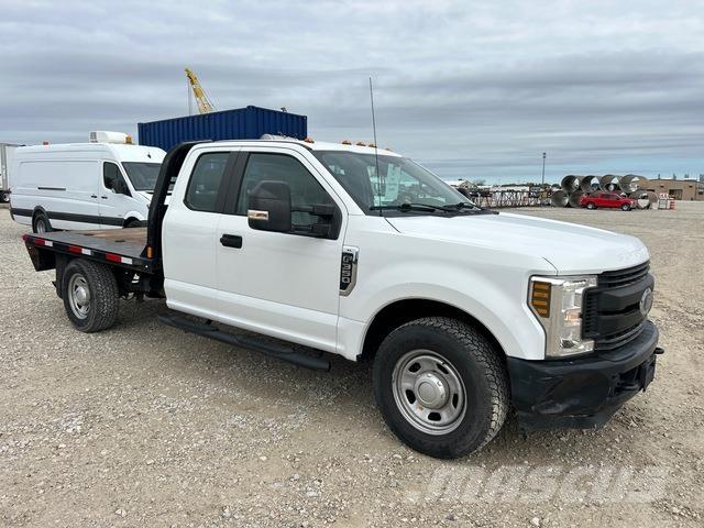 Ford F-350 Pritschenwagen/Pritschenwagen mit Seitenklappe