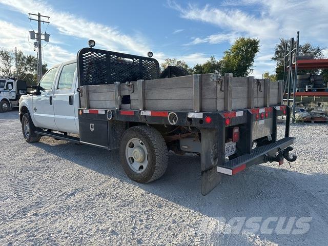 Ford F-350 Pritschenwagen/Pritschenwagen mit Seitenklappe