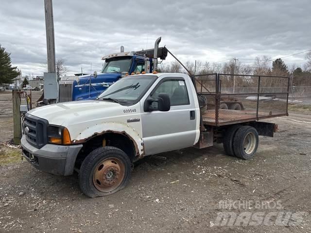 Ford F-450 Pritschenwagen/Pritschenwagen mit Seitenklappe