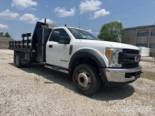 Ford F-450 Pritschenwagen/Pritschenwagen mit Seitenklappe