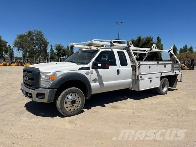Ford F-450 Pritschenwagen/Pritschenwagen mit Seitenklappe