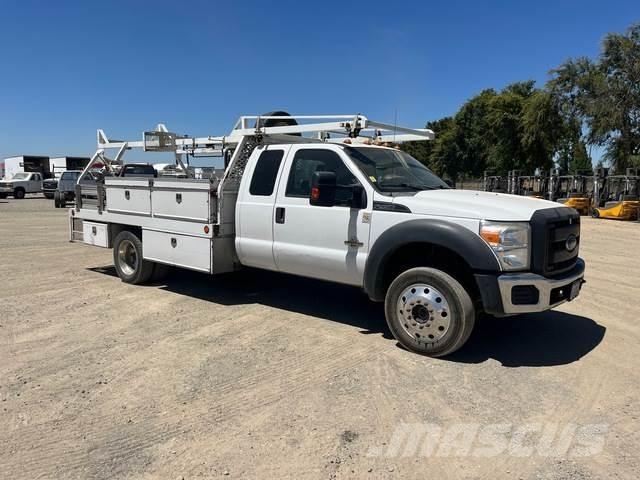 Ford F-450 Pritschenwagen/Pritschenwagen mit Seitenklappe