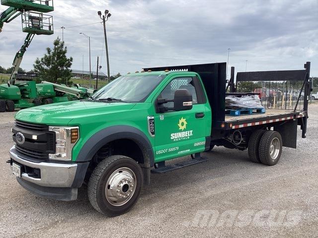 Ford F-450 Pritschenwagen/Pritschenwagen mit Seitenklappe