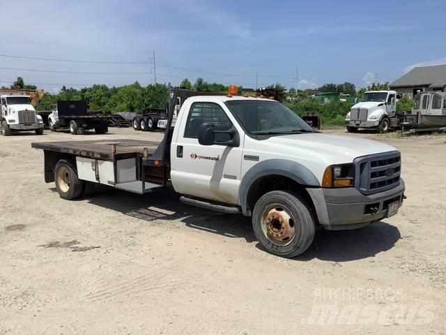 Ford F-550 Pritschenwagen/Pritschenwagen mit Seitenklappe