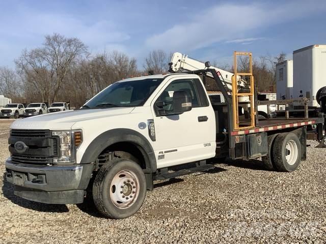 Ford F-550 Pritschenwagen/Pritschenwagen mit Seitenklappe