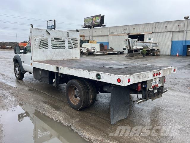 Ford F-550 Pritschenwagen/Pritschenwagen mit Seitenklappe