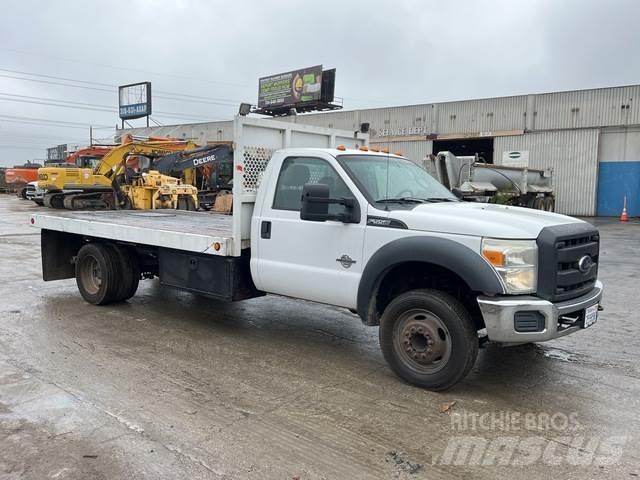Ford F-550 Pritschenwagen/Pritschenwagen mit Seitenklappe