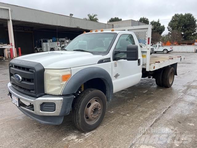 Ford F-550 Pritschenwagen/Pritschenwagen mit Seitenklappe