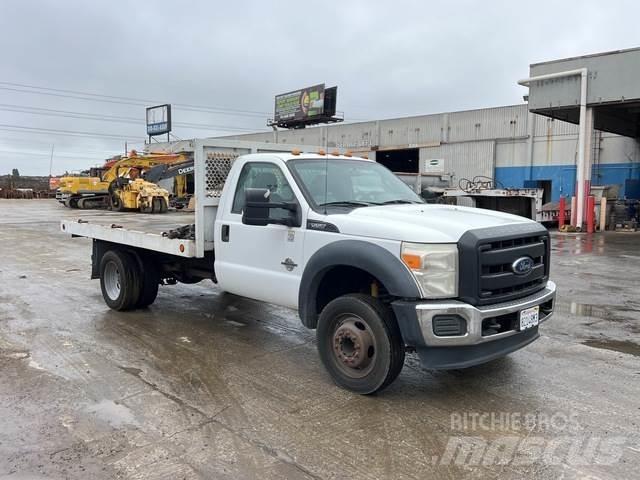 Ford F-550 Pritschenwagen/Pritschenwagen mit Seitenklappe