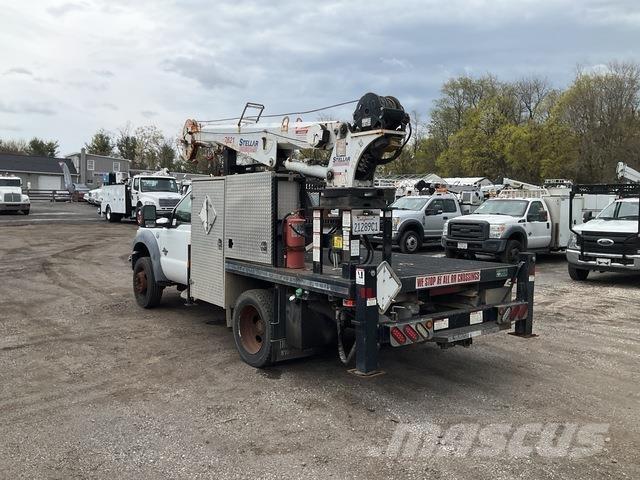 Ford F-550 Pritschenwagen/Pritschenwagen mit Seitenklappe