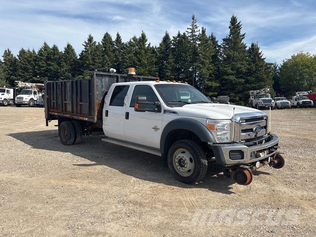 Ford F-550 Pritschenwagen/Pritschenwagen mit Seitenklappe