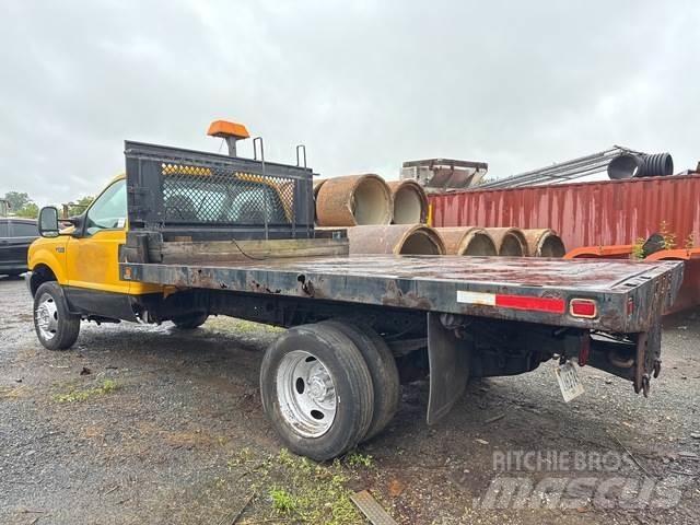 Ford F-550 Pritschenwagen/Pritschenwagen mit Seitenklappe