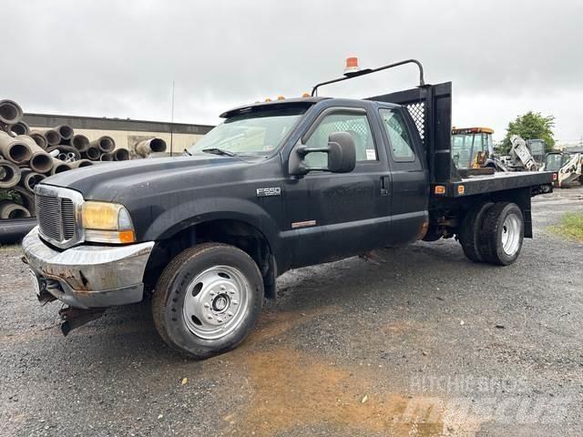 Ford F-550 Pritschenwagen/Pritschenwagen mit Seitenklappe