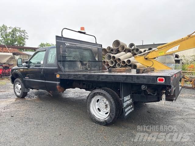 Ford F-550 Pritschenwagen/Pritschenwagen mit Seitenklappe