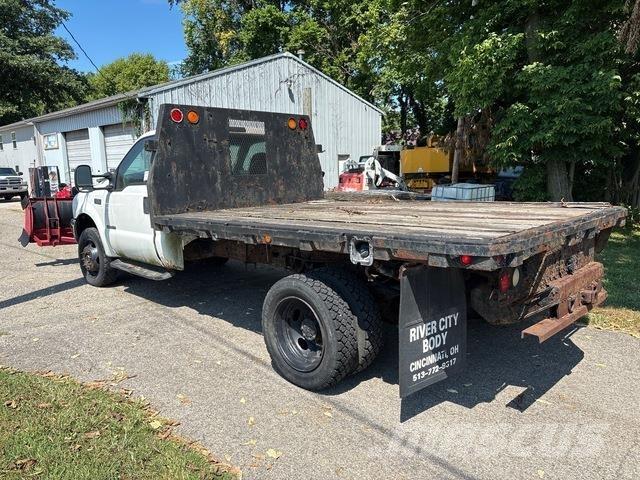 Ford F-550 Pritschenwagen/Pritschenwagen mit Seitenklappe
