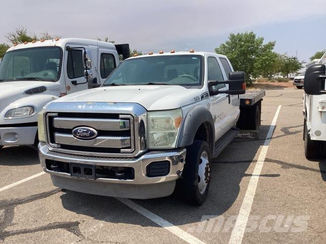 Ford F-550 Pritschenwagen/Pritschenwagen mit Seitenklappe