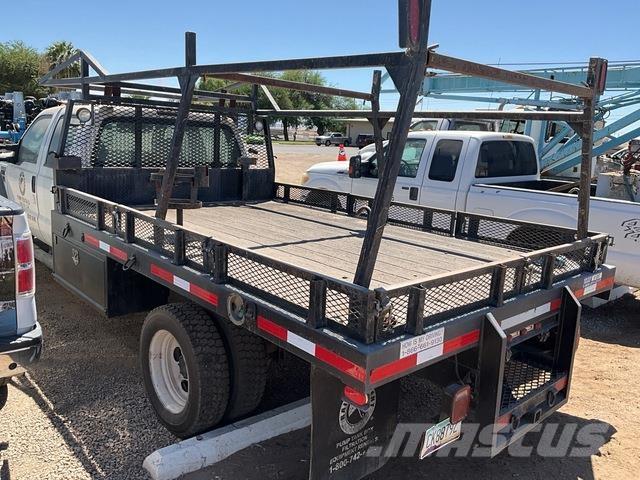 Ford F-550 Pritschenwagen/Pritschenwagen mit Seitenklappe