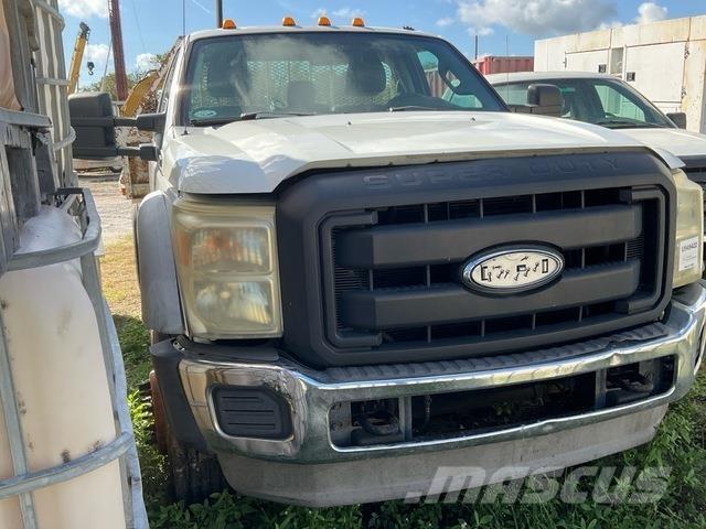 Ford F-550 Pritschenwagen/Pritschenwagen mit Seitenklappe