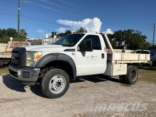 Ford F-550 Pritschenwagen/Pritschenwagen mit Seitenklappe