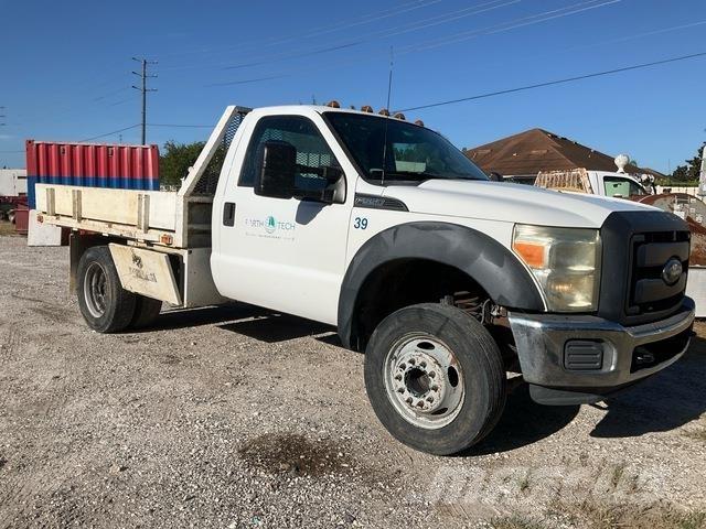Ford F-550 Pritschenwagen/Pritschenwagen mit Seitenklappe