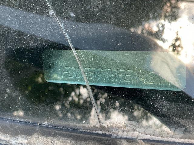 Ford F-550 Pritschenwagen/Pritschenwagen mit Seitenklappe