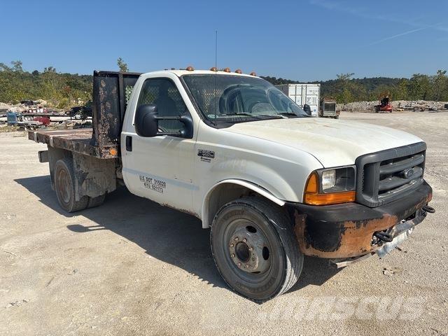 Ford F-550 Pritschenwagen/Pritschenwagen mit Seitenklappe
