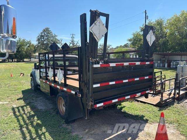 Ford F-550 Pritschenwagen/Pritschenwagen mit Seitenklappe