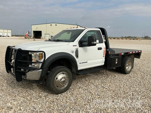 Ford F-550 Pritschenwagen/Pritschenwagen mit Seitenklappe