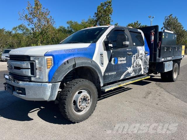 Ford F-550 Pritschenwagen/Pritschenwagen mit Seitenklappe