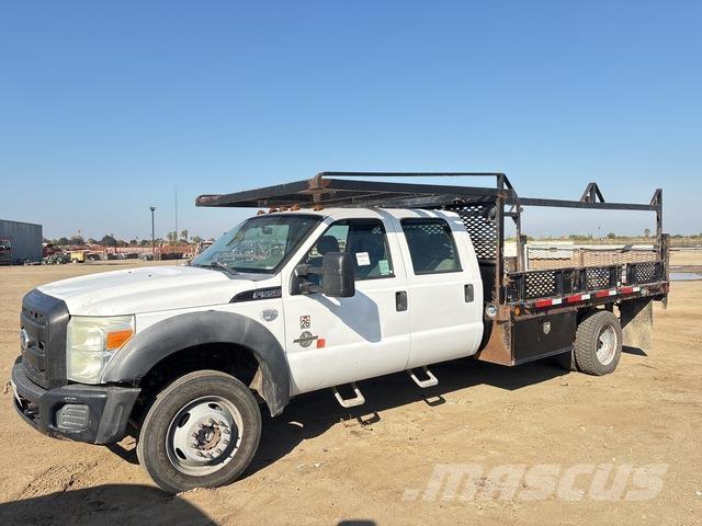 Ford F-550 Pritschenwagen/Pritschenwagen mit Seitenklappe