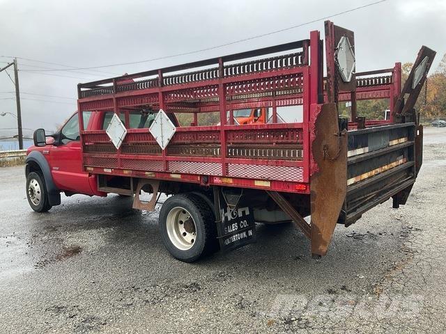 Ford F-550 Pritschenwagen/Pritschenwagen mit Seitenklappe