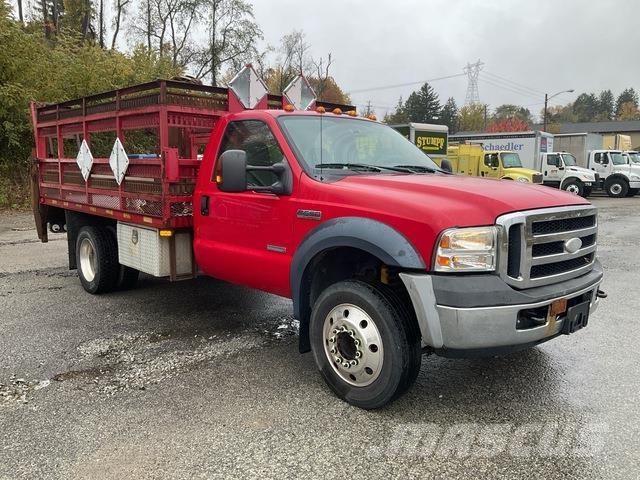 Ford F-550 Pritschenwagen/Pritschenwagen mit Seitenklappe