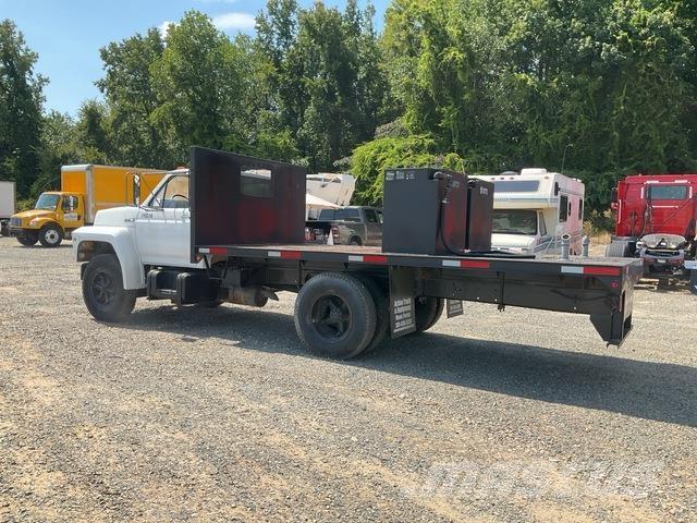 Ford F-600 Pritschenwagen/Pritschenwagen mit Seitenklappe