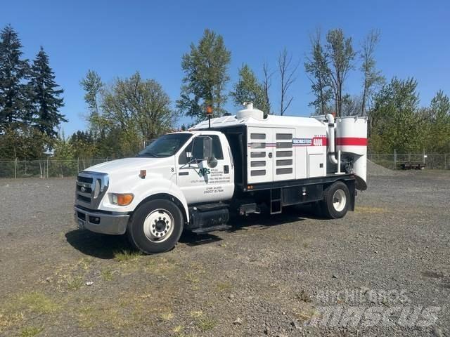 Ford F-650 Raupenbagger