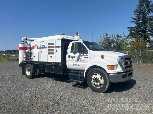Ford F-650 Raupenbagger