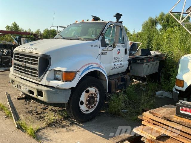 Ford F-650 Pritschenwagen/Pritschenwagen mit Seitenklappe