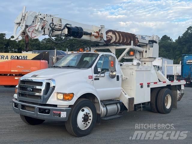 Ford F-750 Fahrzeug mit mobiler Bohranlage