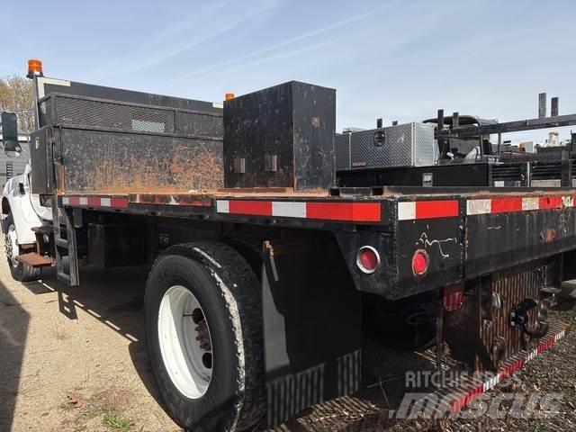 Ford F-750 Pritschenwagen/Pritschenwagen mit Seitenklappe